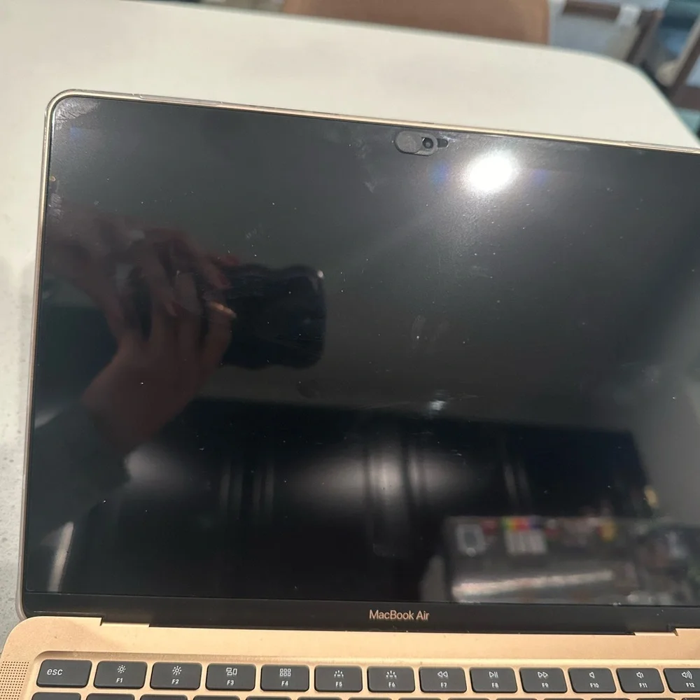 2020 MacBook Air - Perfect Working Condition w/accessories and original box